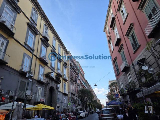 Locale Commerciale in vendita a Municipalità 2, Campania