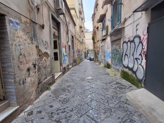 Locale Commerciale in vendita a Municipalità 2, Campania