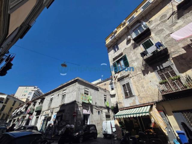 Locale Commerciale in vendita a Municipalità 2, Campania