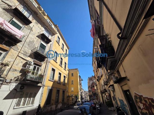 Locale Commerciale in vendita a Municipalità 2, Campania