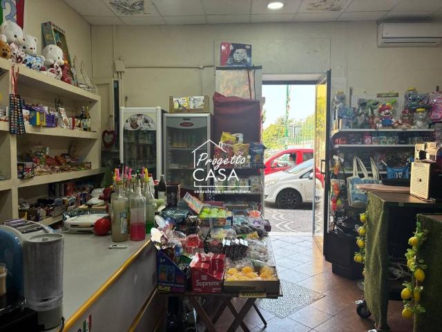 Locale Commerciale in vendita a Municipalità 6, Campania