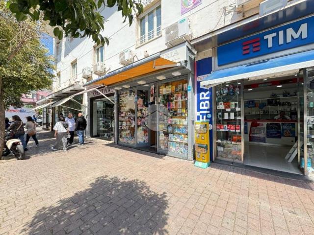 Locale Commerciale in vendita a Camaldoli, Campania