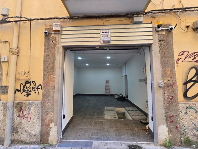 Locale Commerciale in vendita a Municipalità 2, Campania