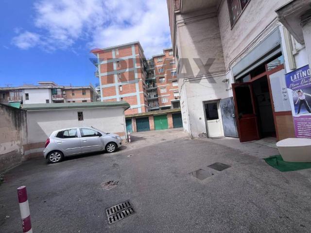 Locale Commerciale in vendita a Camaldoli, Campania