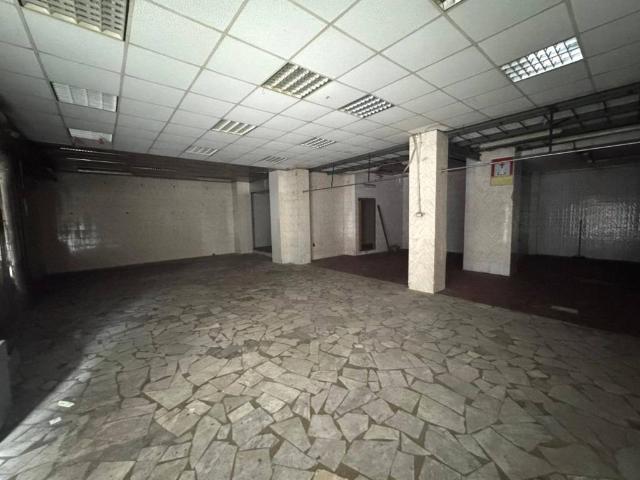 Locale Commerciale in vendita a Municipalità 3, Campania