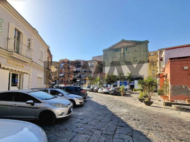 Locale Commerciale in vendita a Municipalità 2, Campania