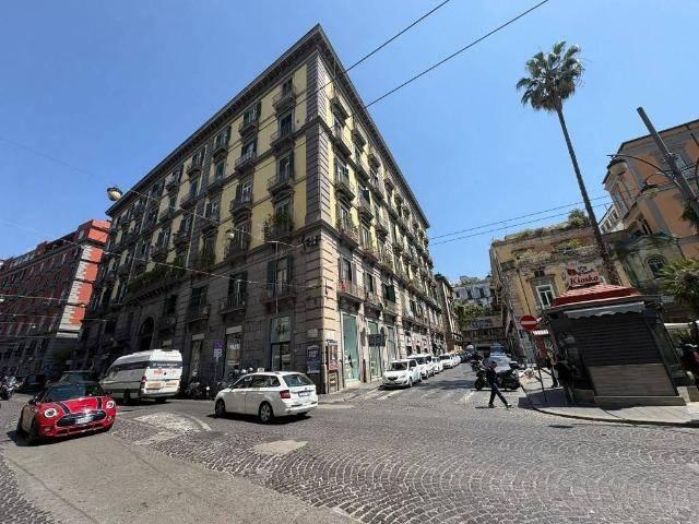 Locale Commerciale in vendita a Municipalità 4, Campania