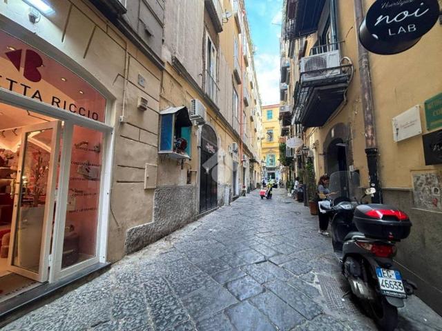 Locale Commerciale in vendita a Municipalità 1, Campania