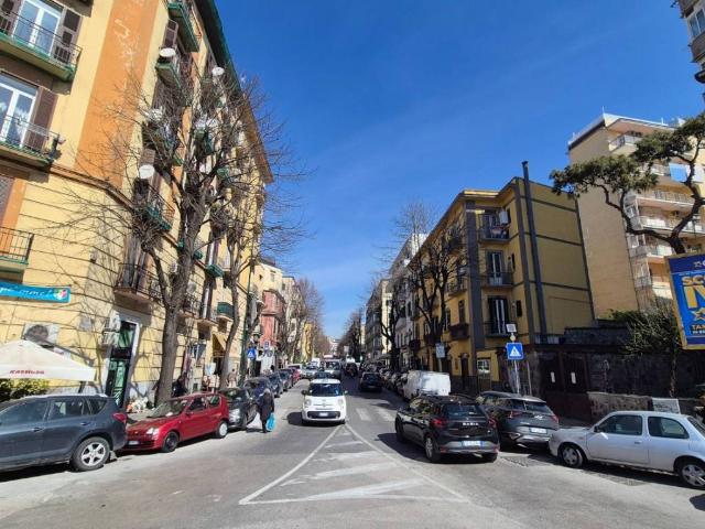 Locale Commerciale in vendita a Municipalità 5, Campania