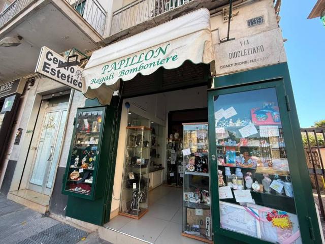 Locale Commerciale in vendita a Municipalità 10, Campania