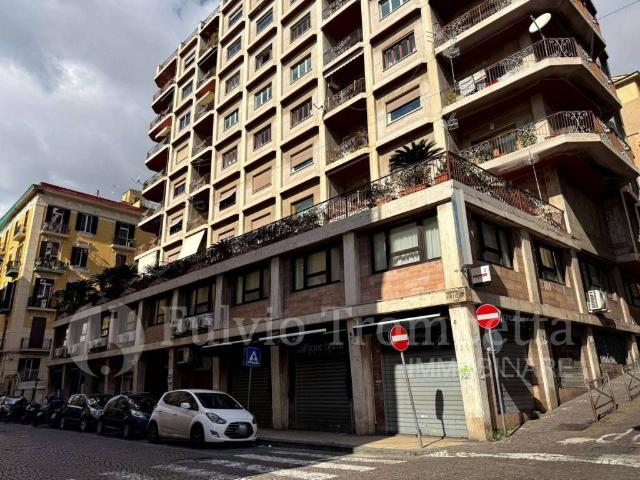 Locale Commerciale in vendita a Municipalità 1, Campania