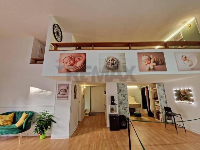 Locale Commerciale in vendita a Municipalità 3, Campania