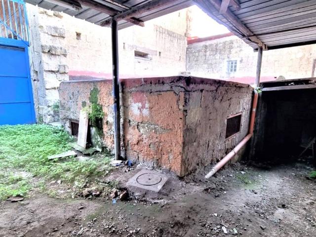 Locale Commerciale in vendita a Municipalità 10, Campania