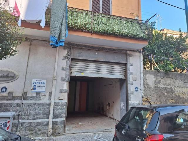 Locale Commerciale in vendita a Municipalità 6, Campania