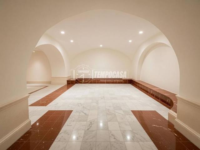 Locale Commerciale in vendita a Municipalità 10, Campania