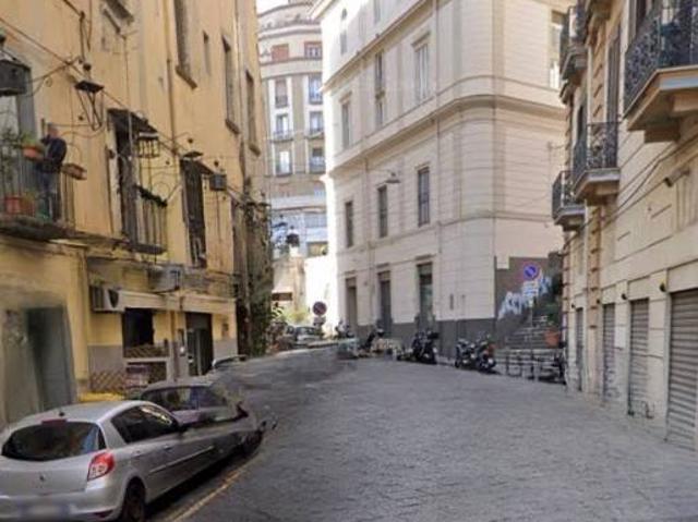 Locale Commerciale in vendita a Municipalità 2, Campania