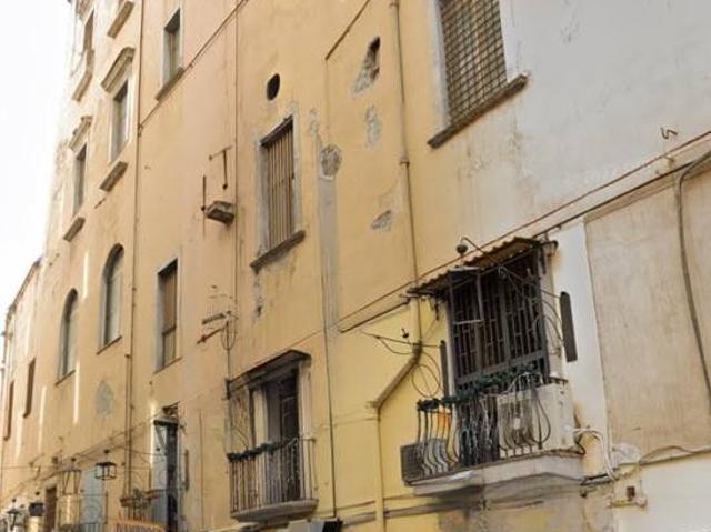 Locale Commerciale in vendita a Municipalità 2, Campania