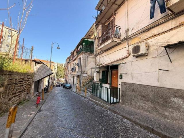 Locale Commerciale in vendita a Municipalità 2, Campania