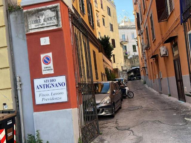 Locale Commerciale in vendita a Municipalità 5, Campania
