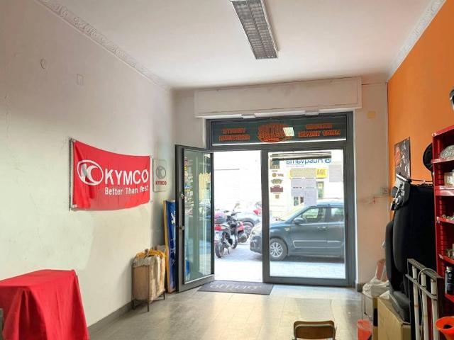 Locale Commerciale in vendita a Municipalità 1, Campania