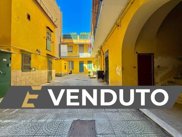 Locale Commerciale in vendita a Coroglio, Campania
