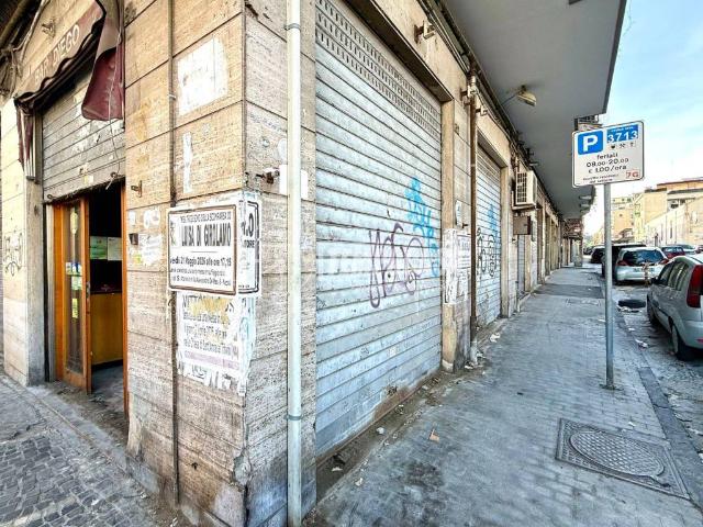 Locale Commerciale in vendita a Municipalità 4, Arenaccia