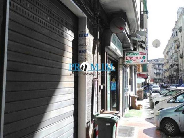 Locale Commerciale in vendita a Municipalità 3, Campania