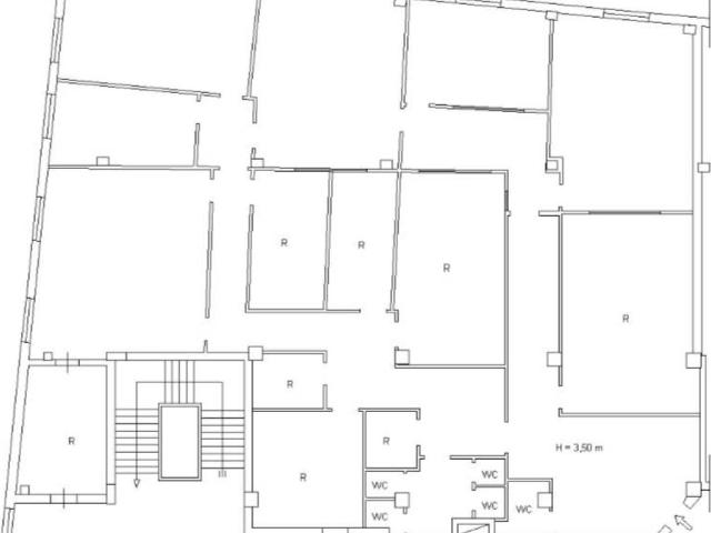 Locale Commerciale in vendita a Municipalità 4, Campania
