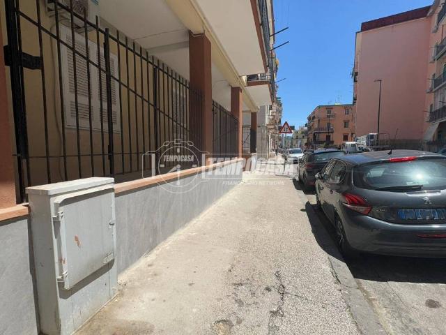Locale Commerciale in vendita a Municipalità 10, Campania