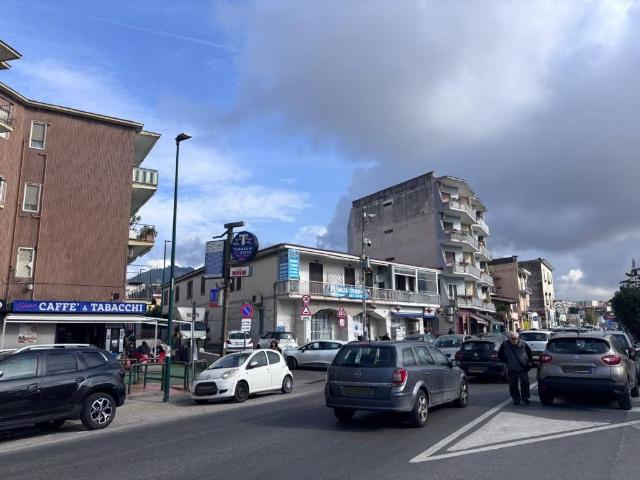 Locale Commerciale in vendita a Municipalità 10, Campania