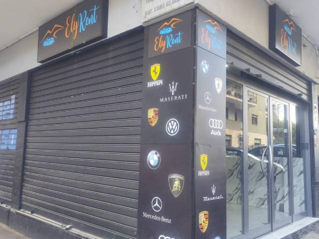 Locale Commerciale in vendita a Municipalità 3, Campania