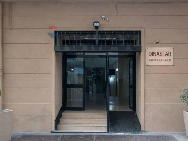 Locale Commerciale in vendita a Municipalità 4, Borgo Sant'antonio Abate