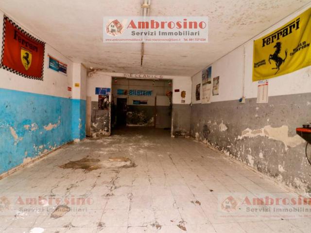 Locale Commerciale in vendita a Municipalità 7, Miano
