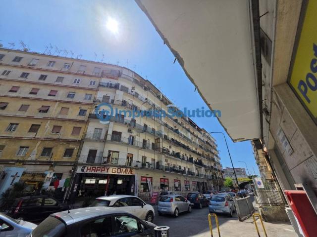 Locale Commerciale in vendita a Municipalità 10, Campania