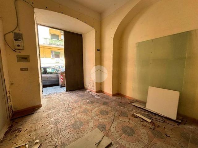 Locale Commerciale in vendita a Municipalità 3, Campania