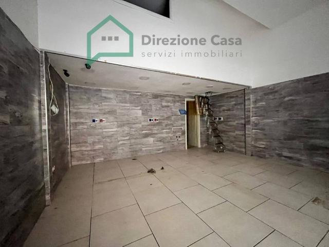 Locale Commerciale in vendita a Municipalità 4, Campania
