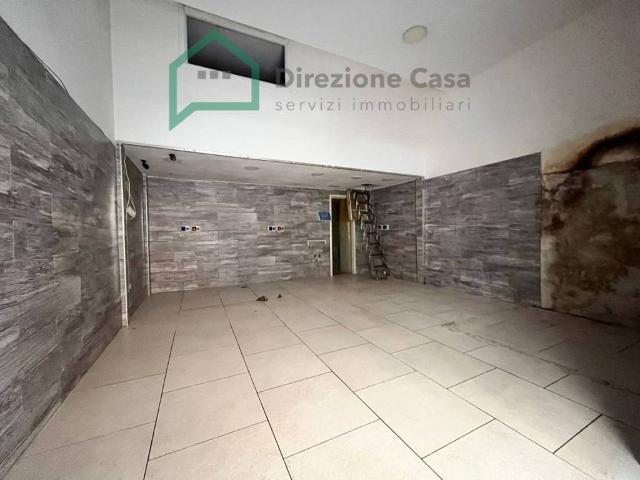 Locale Commerciale in vendita a Municipalità 4, Campania