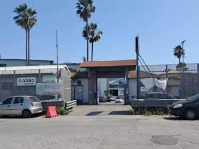Locale Commerciale in vendita a Municipalità 6, Campania