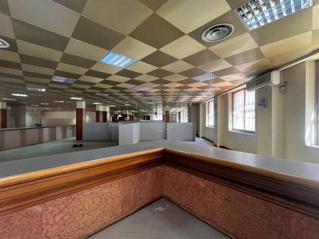 Locale Commerciale in vendita a Municipalità 4, Campania