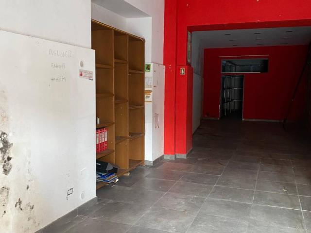 Locale Commerciale in vendita a Municipalità 2, Campania