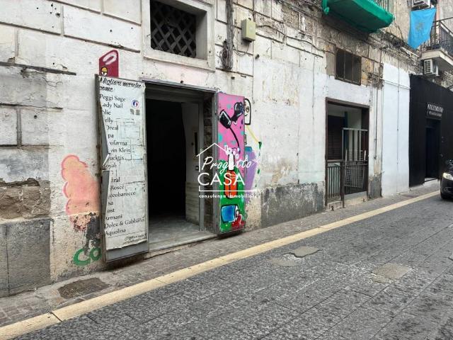 Locale Commerciale in vendita a Municipalità 6, Campania