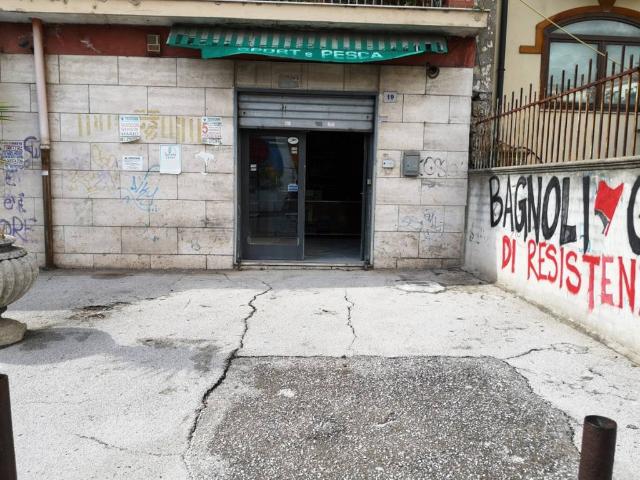 Locale Commerciale in vendita a Municipalità 10, Campania
