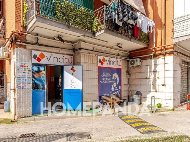Locale Commerciale in vendita a Municipalità 7, Campania