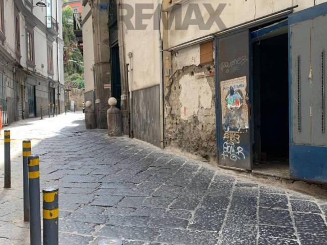 Locale Commerciale in vendita a Municipalità 1, Campania