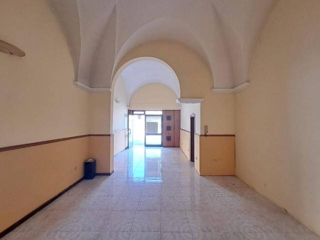 Locale Commerciale in vendita a Puglia, Lecce