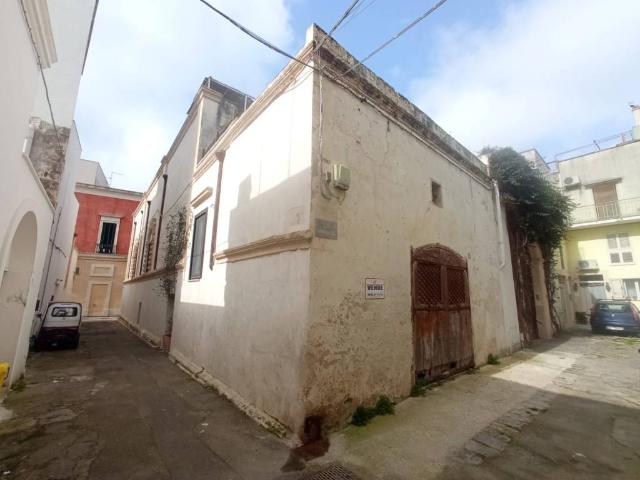 Locale Commerciale in vendita a Puglia, Lecce