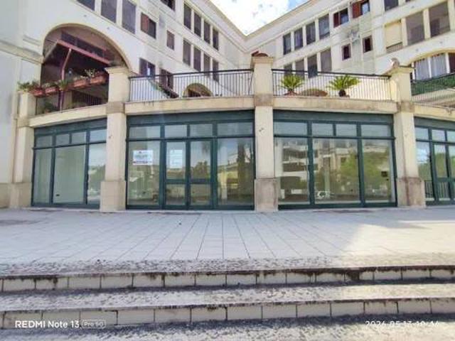 Locale Commerciale in vendita a Puglia, Lecce