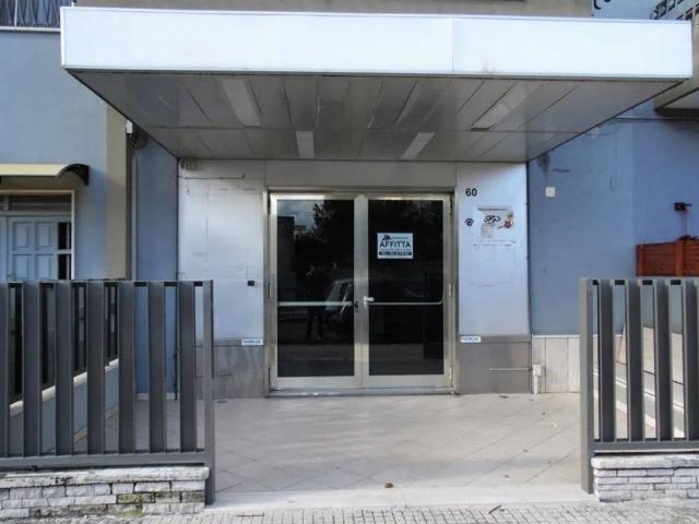 Locale Commerciale in vendita a Puglia, Lecce