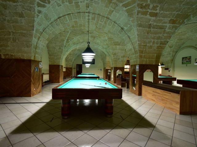 Locale Commerciale in vendita a Puglia, Lecce