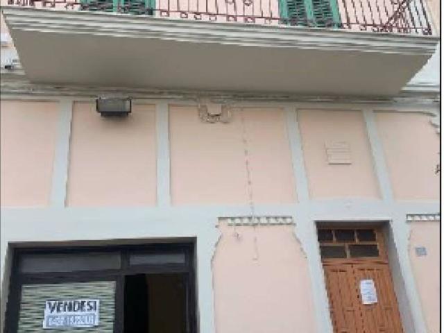 Locale Commerciale in vendita a Puglia, Lecce